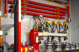 Какие устройства входят в состав пожарного оборудования?